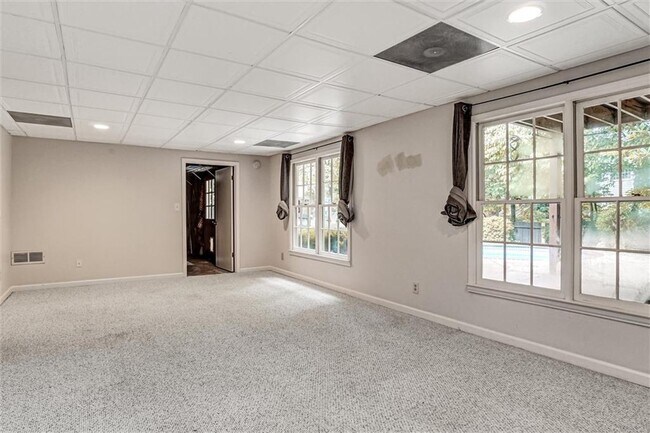 Building Photo - 510 Jacaranda Ct