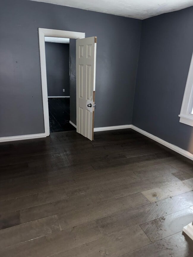 Building Photo - 3 bedrooms, 1 bath ranch house with big yard