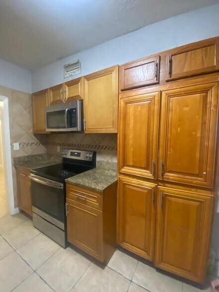 Building Photo - 9 Areca Dr