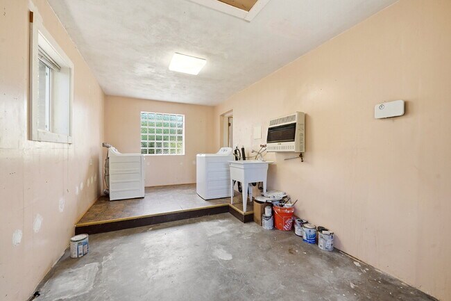 Building Photo - $2,145.95 with $600 off the first month's rent, 2 Beds - 1 Bath, Single Family Home in Denver wit...