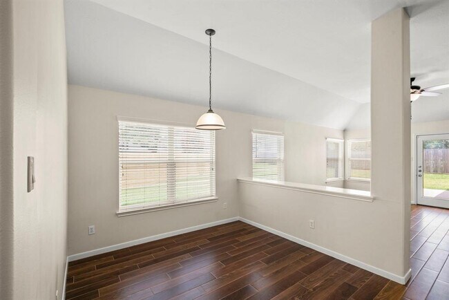 Building Photo - 2203 Falcon Knoll Ln