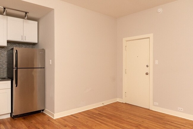 Building Photo - 2425 N Kedzie Blvd