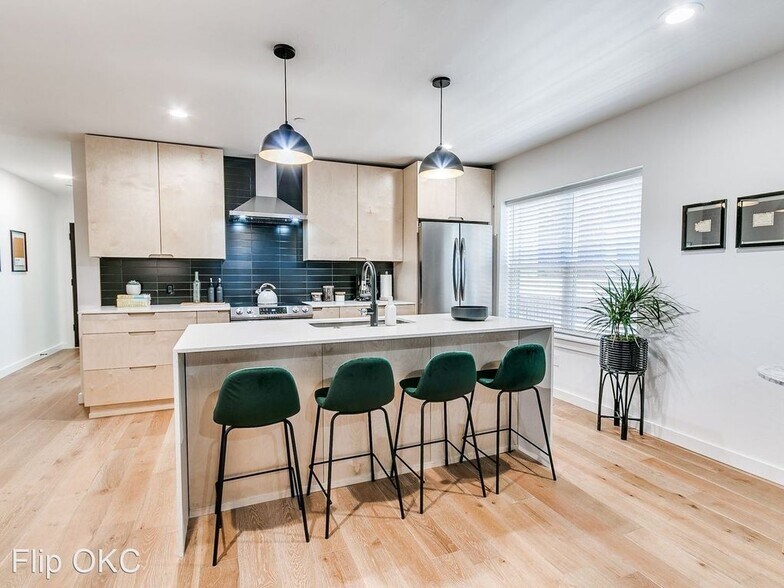 Building Photo - 808 NW 23rd St