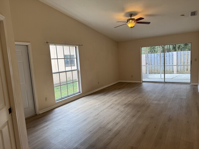 Building Photo - 12303 Londonderry Ln