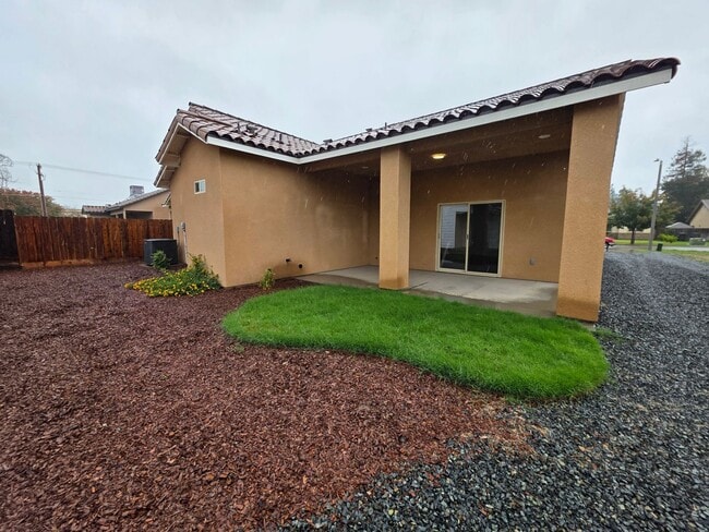 Building Photo - 2018 E Seeger Ave