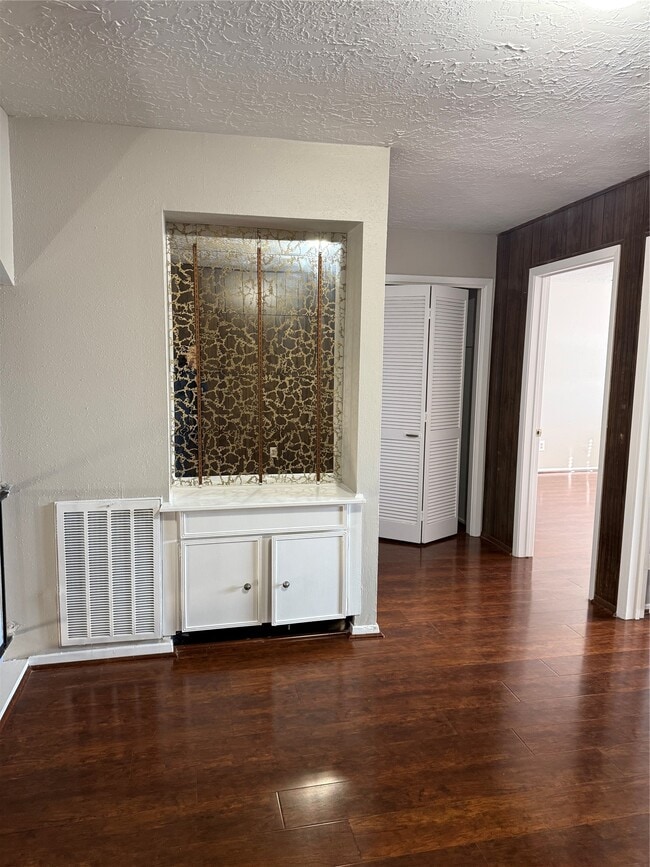 Building Photo - 6573 S Briar Bayou Dr