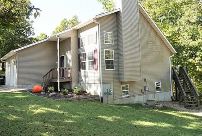 Building Photo - 140 SE 621 Rd