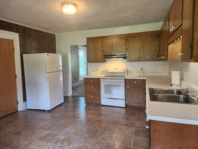 Kitchen - 6355 Quartz Ln