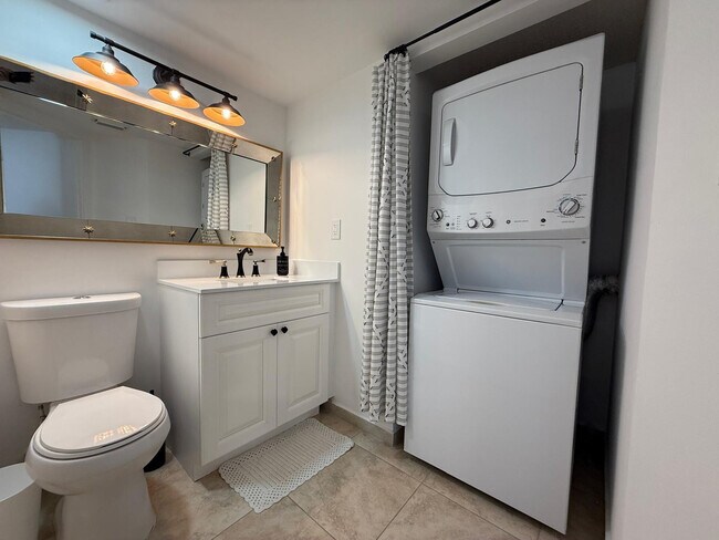 Building Photo - 16206 Glenmoor Dr