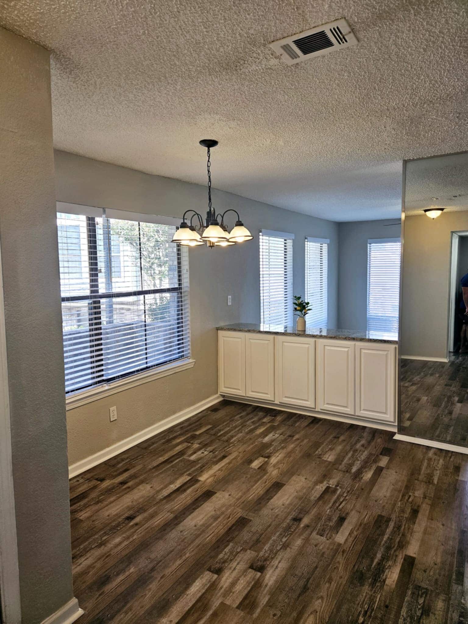Building Photo - 3406 Country Club Dr W