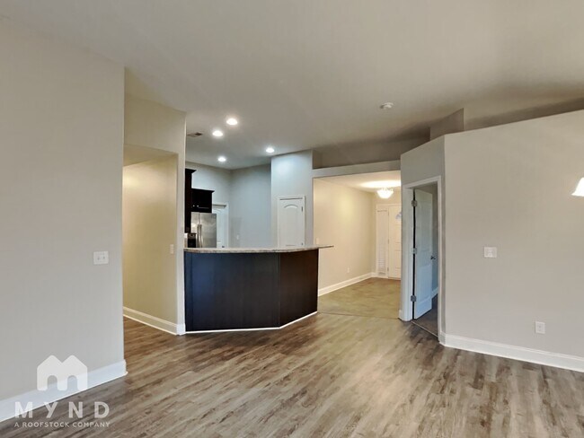 Building Photo - 566 Waterford Ln