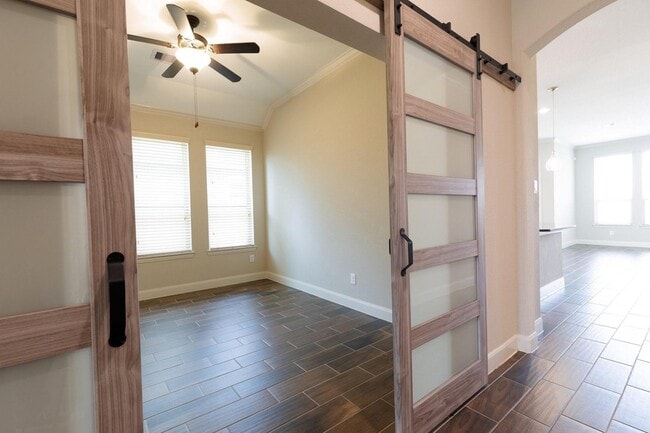 Building Photo - 28006 Laurel Garden Ln