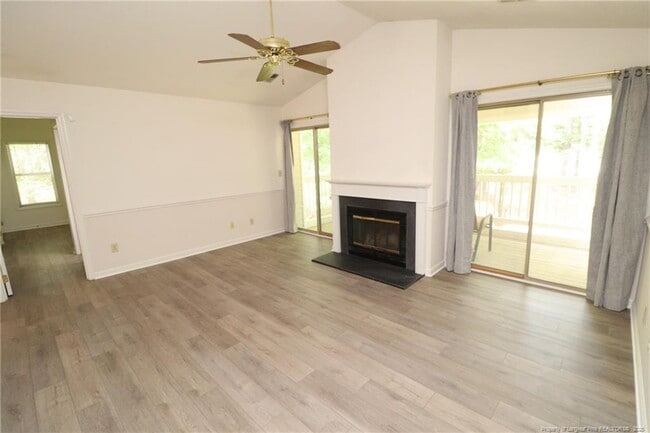 Building Photo - 6120 Sunpointe Dr