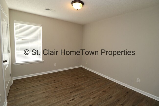 Building Photo - Close to Honda