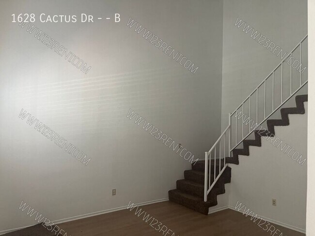 Building Photo - 1628 Cactus Dr