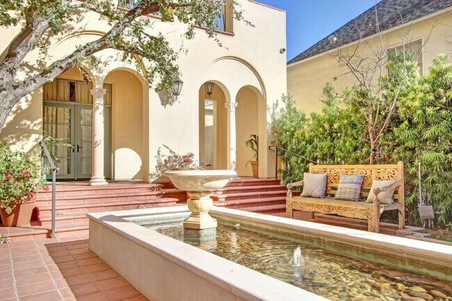 Building Photo - Los Patios De Cordova 218 S Oakland Ave