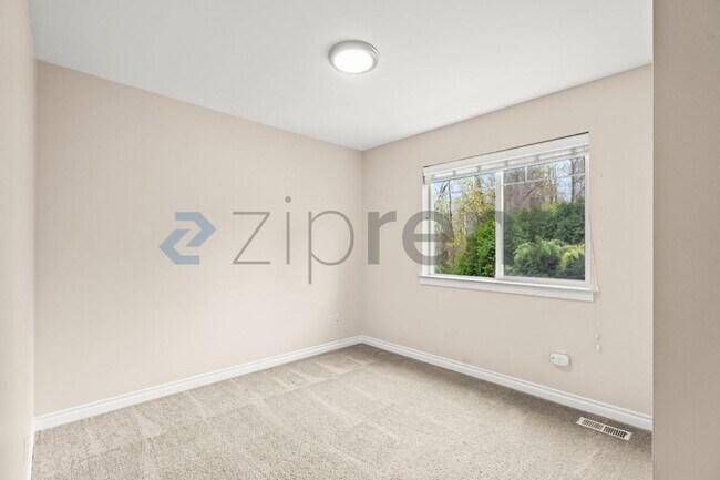 Building Photo - 7413 NE 200th St