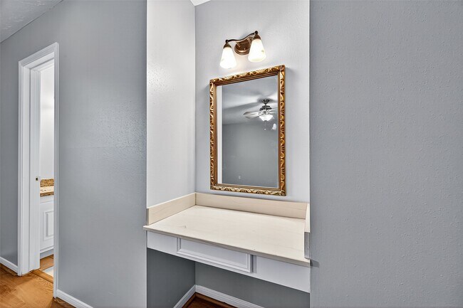 Building Photo - 9602 S Petersham Dr