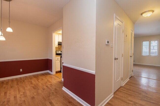 Very convenient floor plan - 8508 Canterbury Sq E