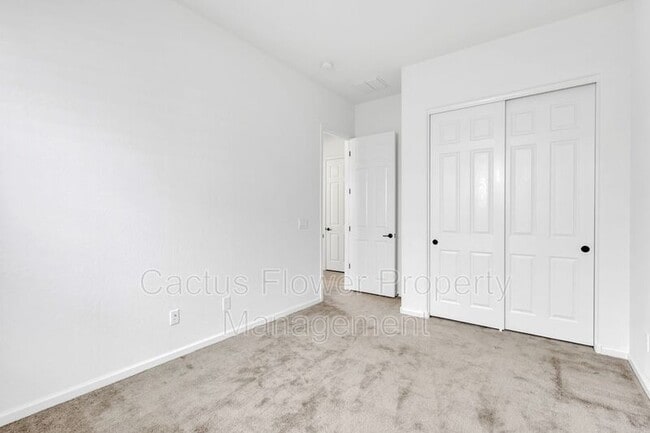 Building Photo - 45 N Iss Dr