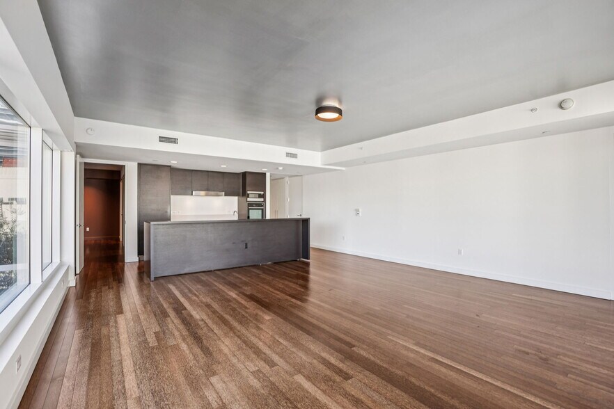 Building Photo - 6250 HOLLYWOOD Blvd