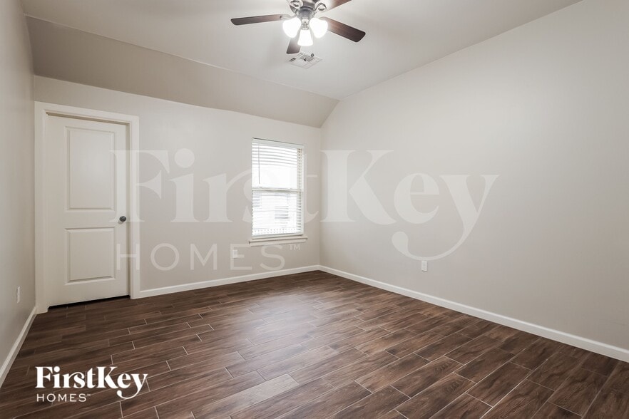 Building Photo - 517 Siena Dr