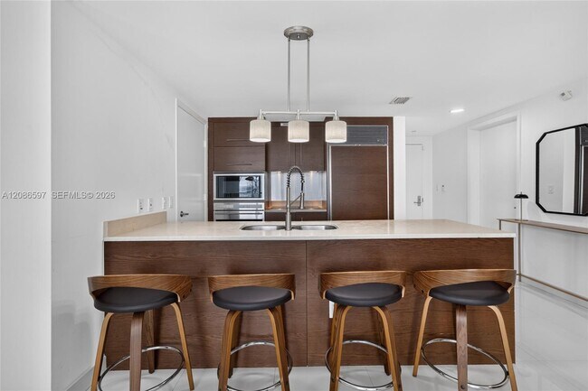 Building Photo - 475 Brickell Ave