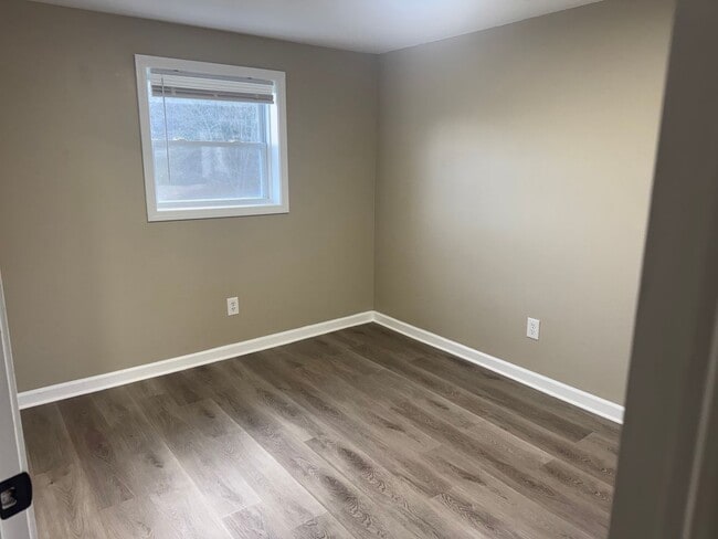 Building Photo - 2903 S Greenwood Dr