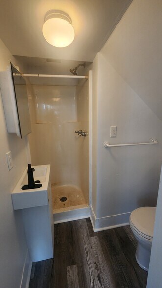 Building Photo - 32 E 2nd St