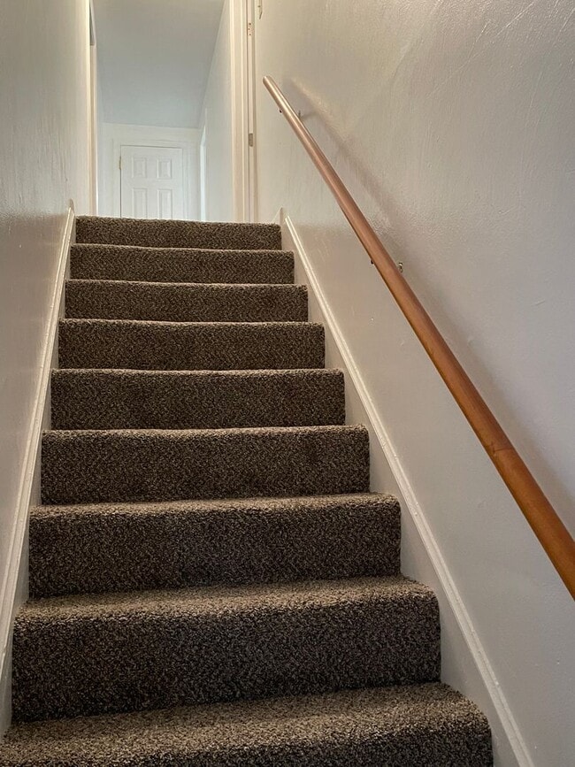 Building Photo - Coleman Place 3-bedroom, 2-bath Condo