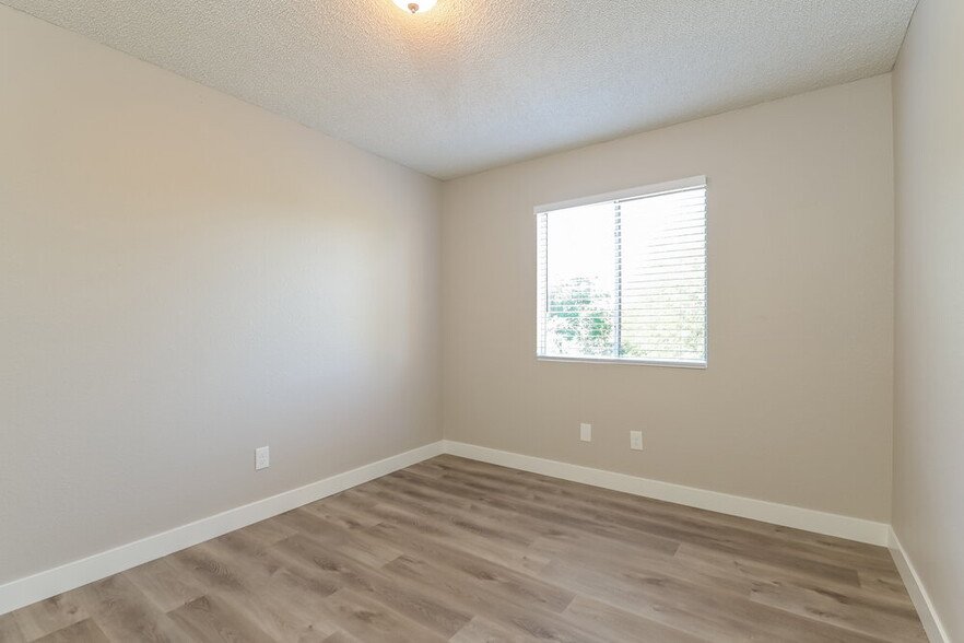 Building Photo - 2043 Angel Falls Dr