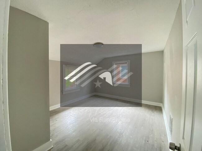 Building Photo - 1004 W Fairview Ave