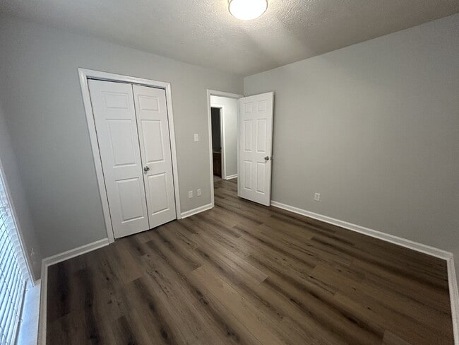 Building Photo - 158 Pennington Pl