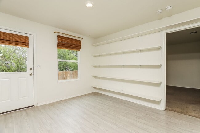 Building Photo - 3 bedroom located off Medina Base - About 5 miles from Lackland AFB