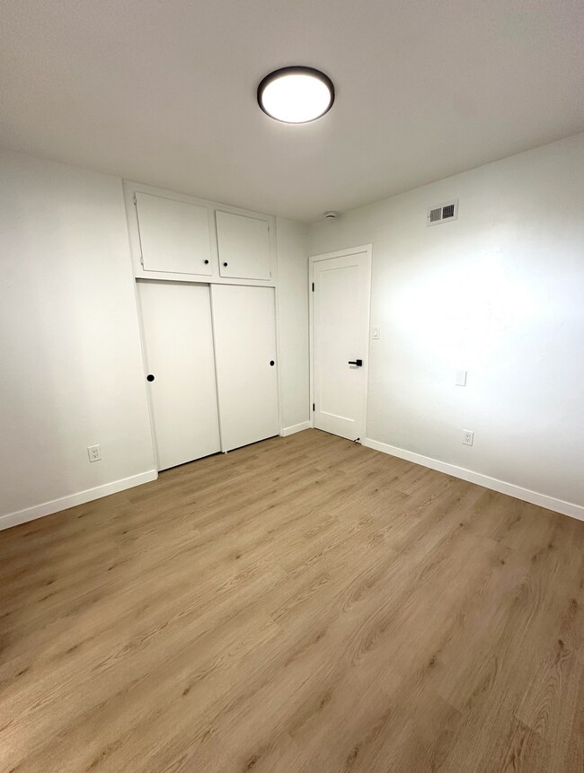Building Photo - 3881 Ecochee Ave