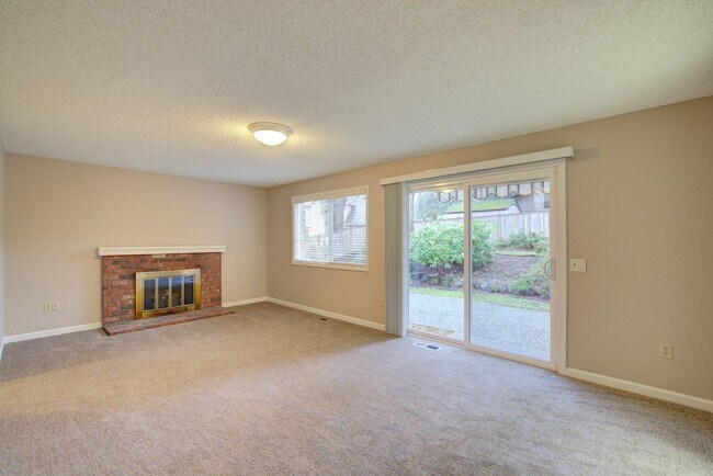 Building Photo - 16611 NE 48th Ct