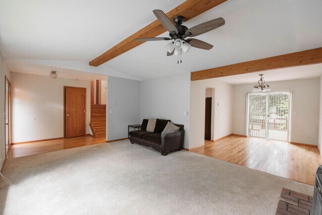 Building Photo - Spacious 3-Bed Home in Hayden Lake with La...