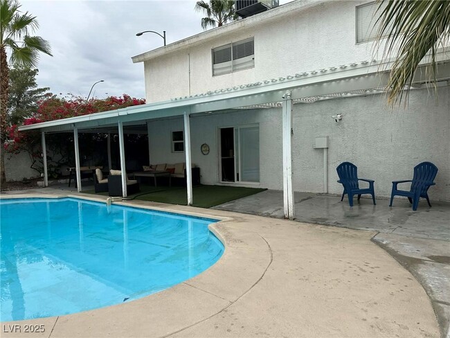 Building Photo - 2419 E Vegas Valley Dr