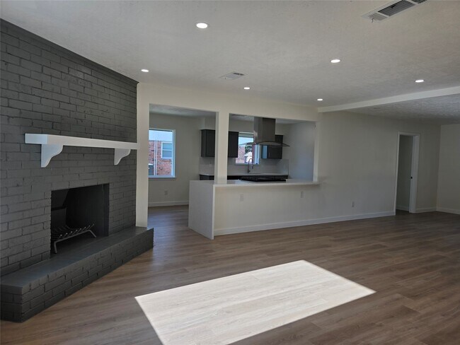 Building Photo - 11726 N Willow Cir