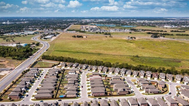 Building Photo - 2950 E Old Settlers Blvd