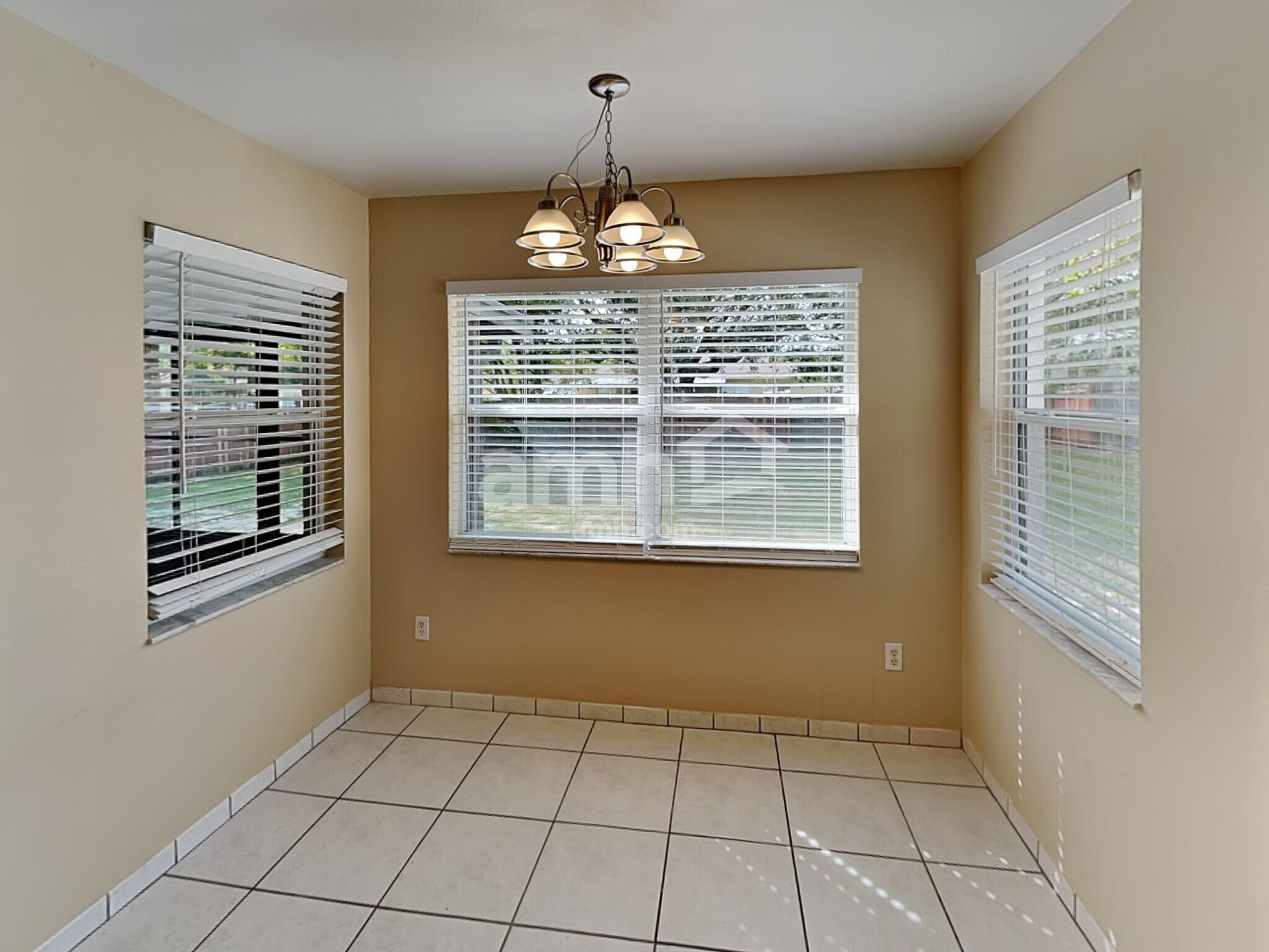 Building Photo - 10717 Siena Dr