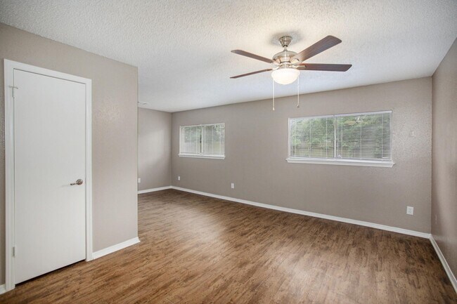 Building Photo - 21039 Settlers Valley Dr