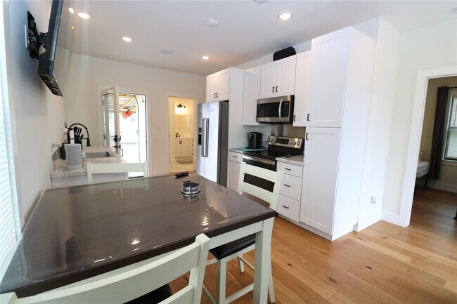 Building Photo - 5506 Ave Q 1/2