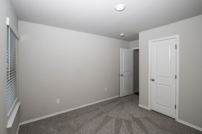 Building Photo - Beautiful new build ready for you!