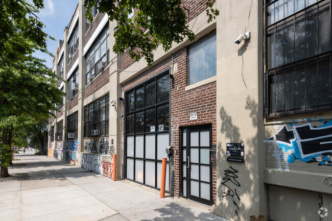 Building Photo - 59 Bogart St