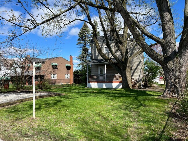 Building Photo - 3BR Retreat Minutes from The Waterfront Shopping & Dining