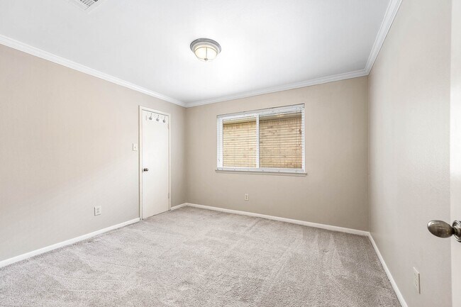 Building Photo - 12302 Piping Rock Dr