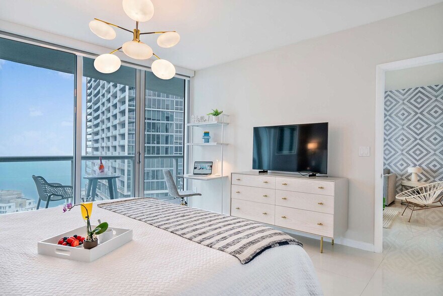 Building Photo - 485 Brickell Ave