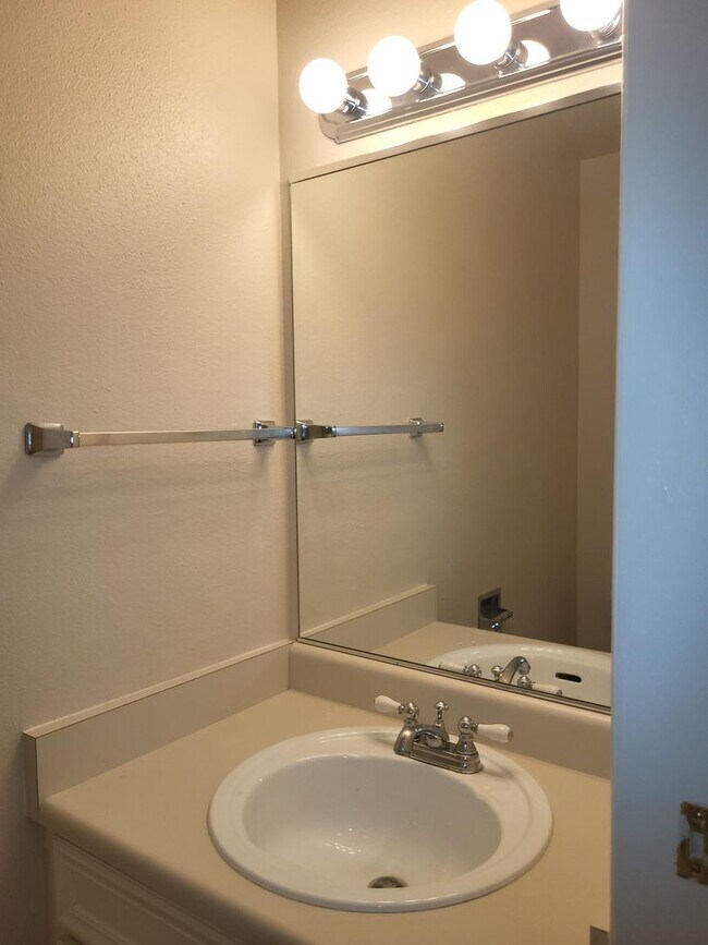 Building Photo - Watts-8309 Villa