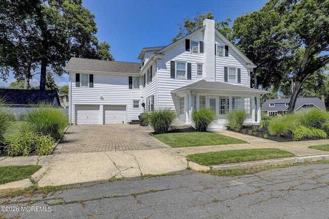 Building Photo - 570 N Edgemere Dr